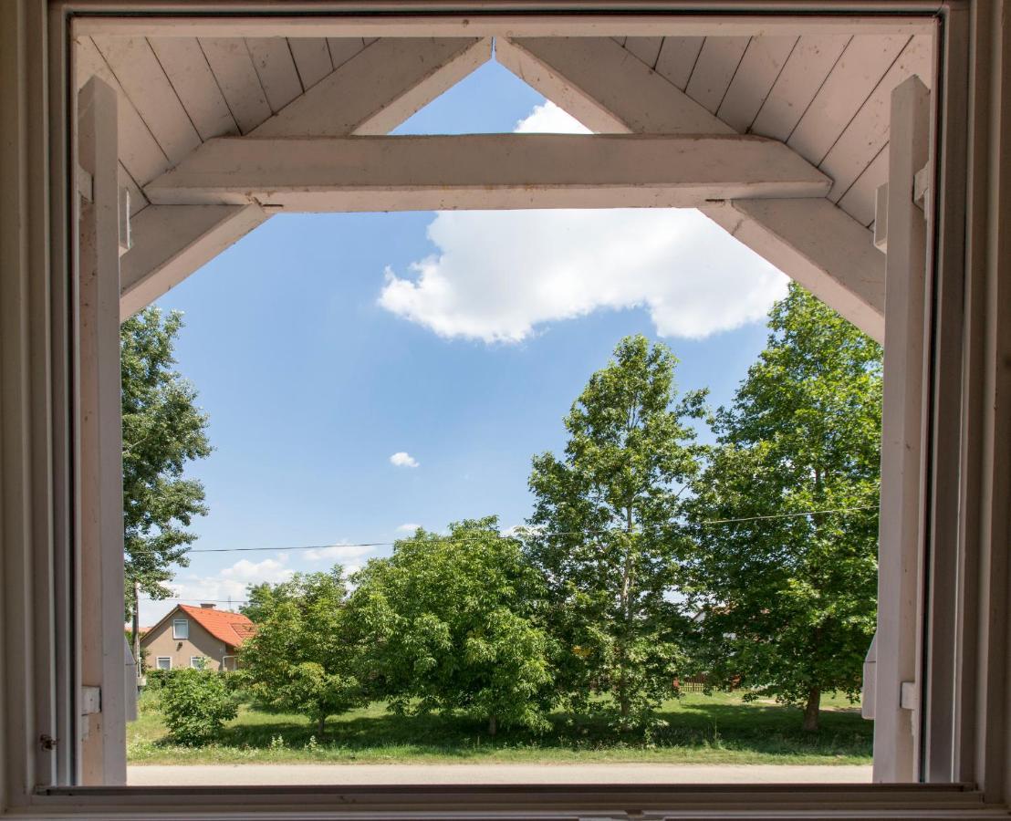 Öböl Liget vendégház Abádszalók Esterno foto